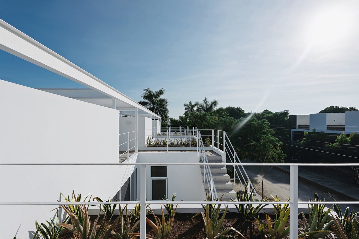 w_emerg's tweet image. Project name: Sonata Housing
Architects: Arkham Projects  | Year: 2018   | Photographs:  Tamara Uribe
Localisation: Merida, Mexico
The context
#ArchitectureChallenge #ClientNeeds #BudgetFriendlyDesign #FunctionalDesign #IntimacyInDesign #Minimalism #EconomicEfficiency