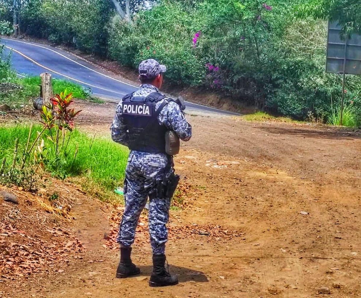 Las Fuerzas Especiales patrullan diferentes zonas de Jayaque, La Libertad, manteniendo el orden y garantizando seguridad. #GuerraContraPandillas