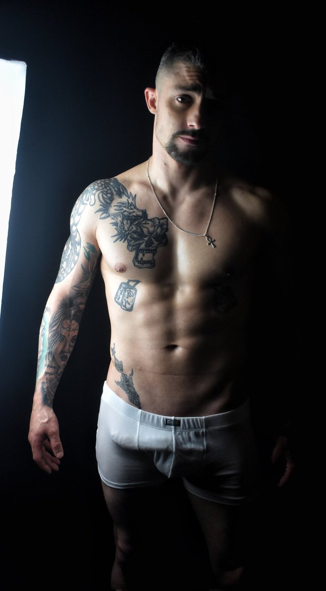 Richard Gonzalez (@richard___alone) on Twitter photo 