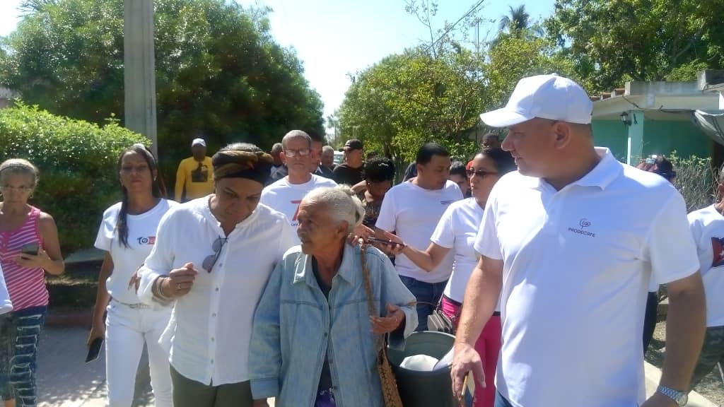 Llegamos a la comunidad 'Mártires de la Frontera' en el consejo popular Boquerón,municipio Caimanera,Guantánamo. Intercambio con las personas, en las calles, bodega, casita infantil, el parque, durante la travesía en la lancha. Mejoras en el abasto de agua,producir alimentos🇨🇺