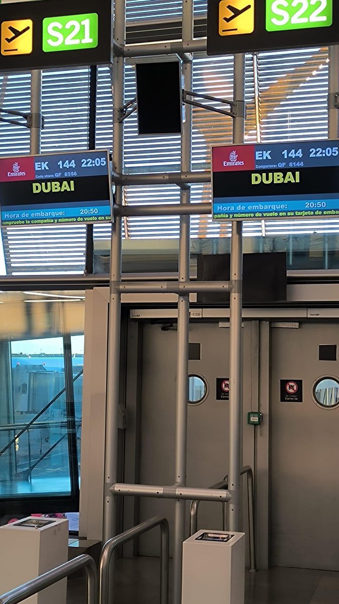 LaLocaDelConio_'s tweet image. Llego el momento… chao chao !