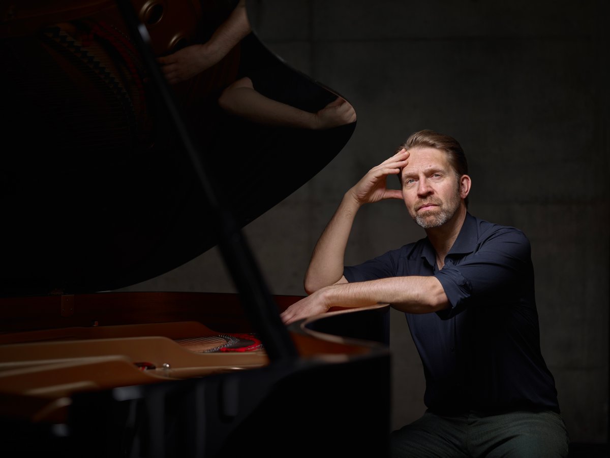 Join us this afternoon for the performance by Norwegian pianist @LeifOveAndsnes at @the_rcm’s #KoernerHall, joined by the two-time Grammy nominated #DoverQuartet! They will perform works by Brahms, Dohnány, and Turina! Get your last minute 🎟️ here: bit.ly/3PvSqwT