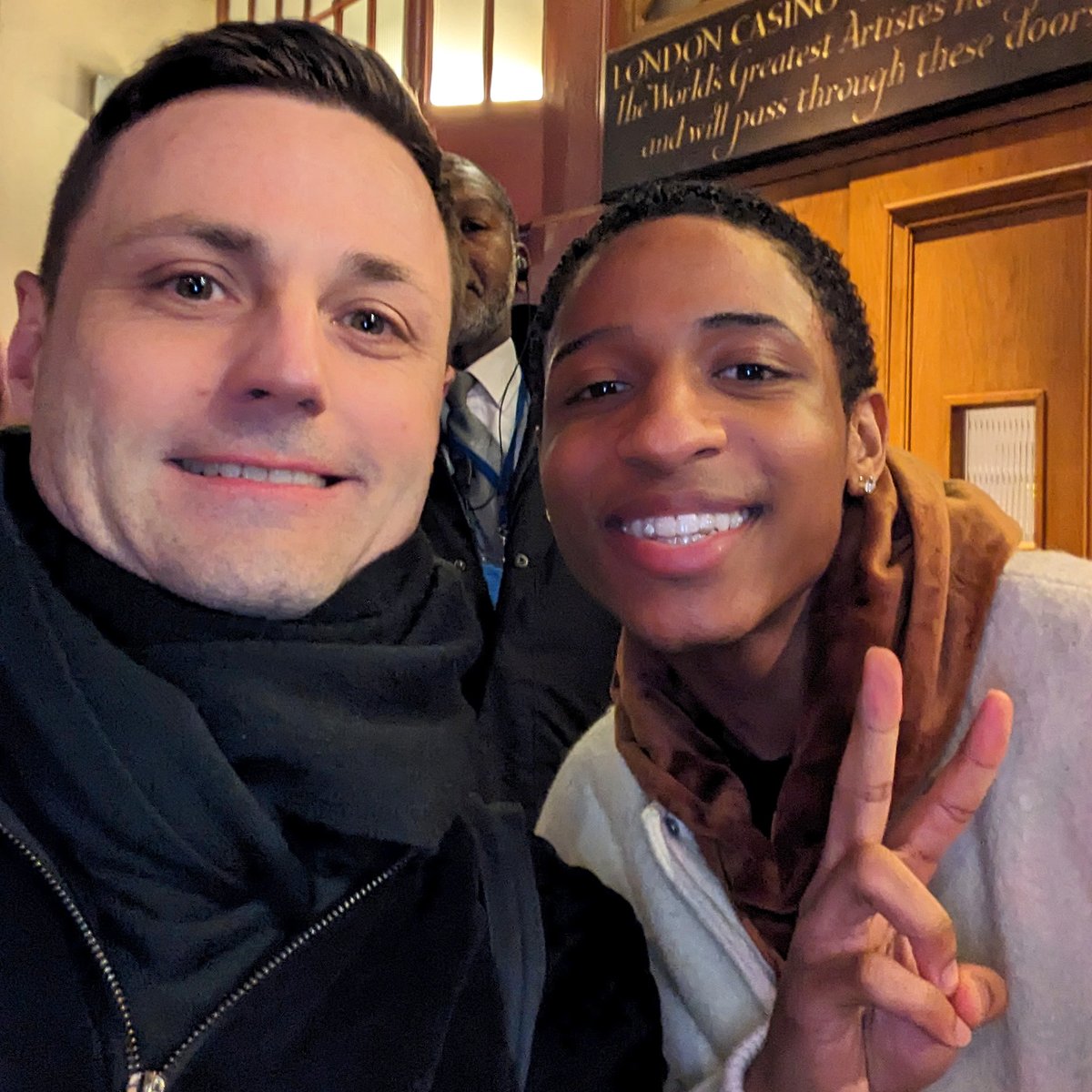 I met the  main actor of #MJtheMusicalUK and Tony Award winner #MylesFrost at the stage door after the  show. He plays #MichaelJackson really great. He was so kind. Thanx for the selfie.

You can watch my full #MJTheMusical video here: 
youtu.be/EqHswmCtAwc?si…