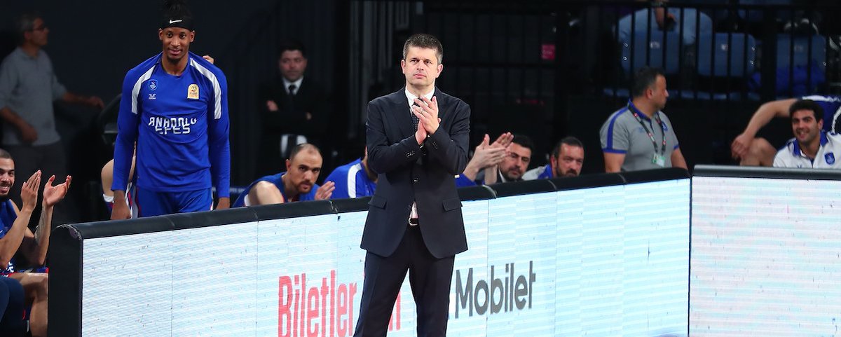 🏀 Anadolu Efes, Kızılyıldız'ı 100-55 mağlup etti ve Euroleague'de Play-In'e kalmayı başardı. 👏 Tomislav Mijatovic önderliğinde son 10 maçta 8 galibiyet geldi.
