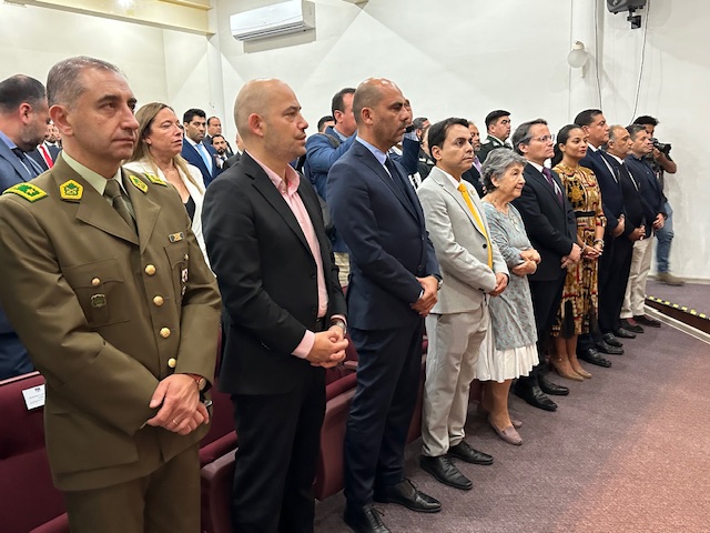 Fiscal Regional (s) Anatole Larrabeiti, junto al director ejecutivo Mario Fernández y la fiscal Paulina Brito, asistieron a la ceremonia donde el prefecto inspector Rodrigo Fuentes Azocar, hizo entrega del mando regional de @PDI_Arica al prefecto inspector Luis Álamos Meneses.