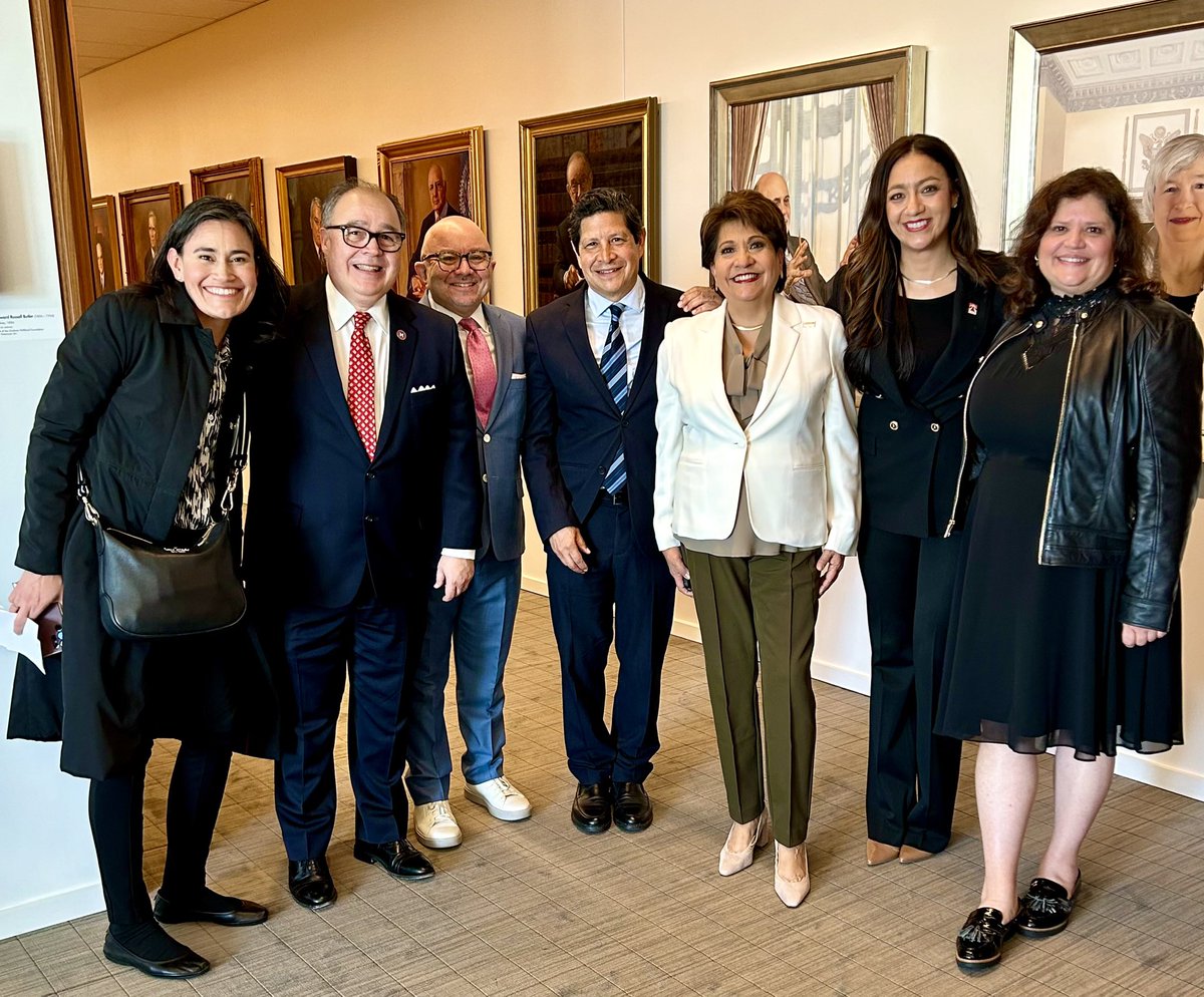 Great meeting with our first ever Hispanic and first Latina to serve on Federal Reserve Board of Governors @adriana_kugler. Joined by a terrific group of Latino & Latina leaders @RAConomics @FranciscaAntman @HelenIrisTorres Antonio Tijerino @HHFoundation @PatriciaMota77