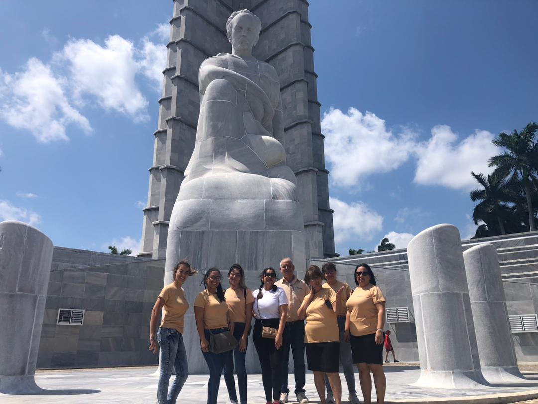 #Banco de Inversiones S.A. Realizamos una cordial visita al Memorial José Martí. Donde contamos con la participación de Nuestra Presidenta y miembros del PCC. 📚 

#SomosLaBancaHacemosNácion
#BancariosCubanos
#B... Ver más