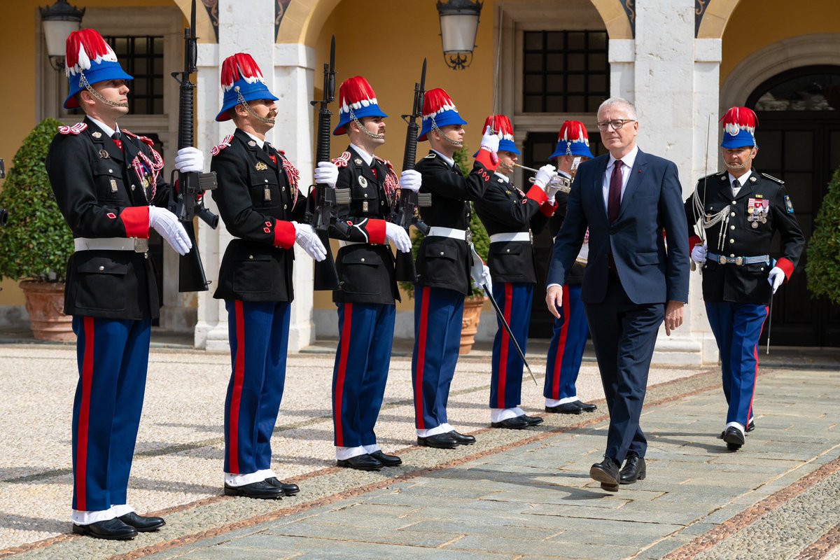 Heute Übergabe meines Beglaubigungschreibens an Prinz Albert II von Monaco. Wichtigstes Thema unseres Gespräches: die Zusammenarbeit 🇩🇪🇲🇨 beim Schutz der Meere und der Polregionen. Hier arbeiten wir bereits eng zusammen und können noch mehr machen.