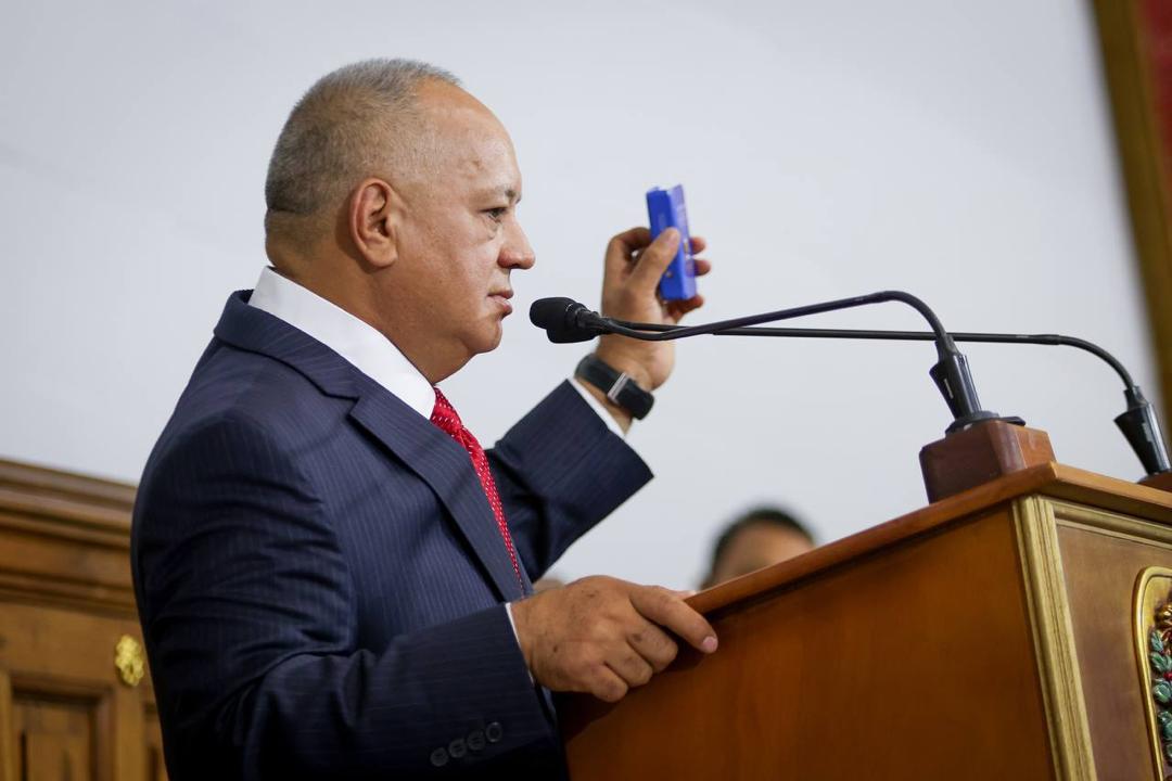 'Yo reto a quien sea de la oposición que estuvo en Chuao, que ponga una foto de alguno de ellos en el Centro de Caracas, ni uno solo ¿Saben por qué? Porque ellos sabían que había francotiradores', Diosdado Cabello. @dcabellor #RebeliónAntiimperialista