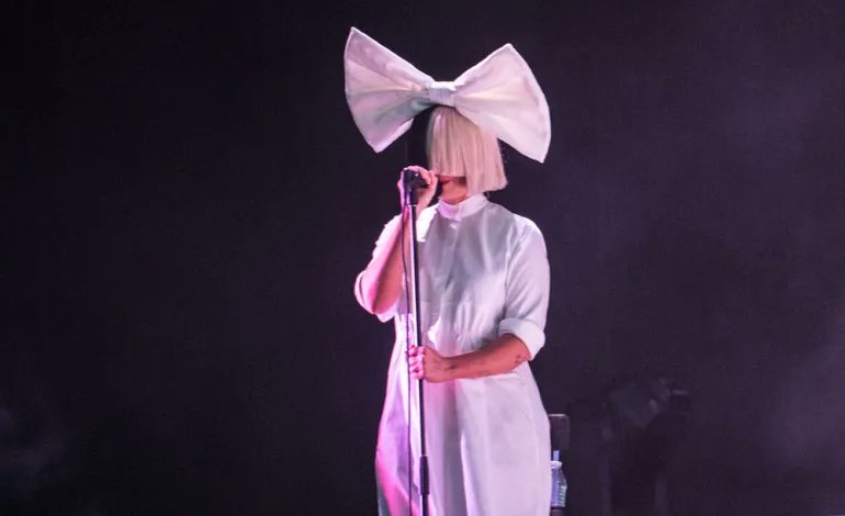 .@Sia Teams Up With @Labrinth For New Single “Incredible” music.mxdwn.com/2024/04/10/new… #Sia #NewSingle