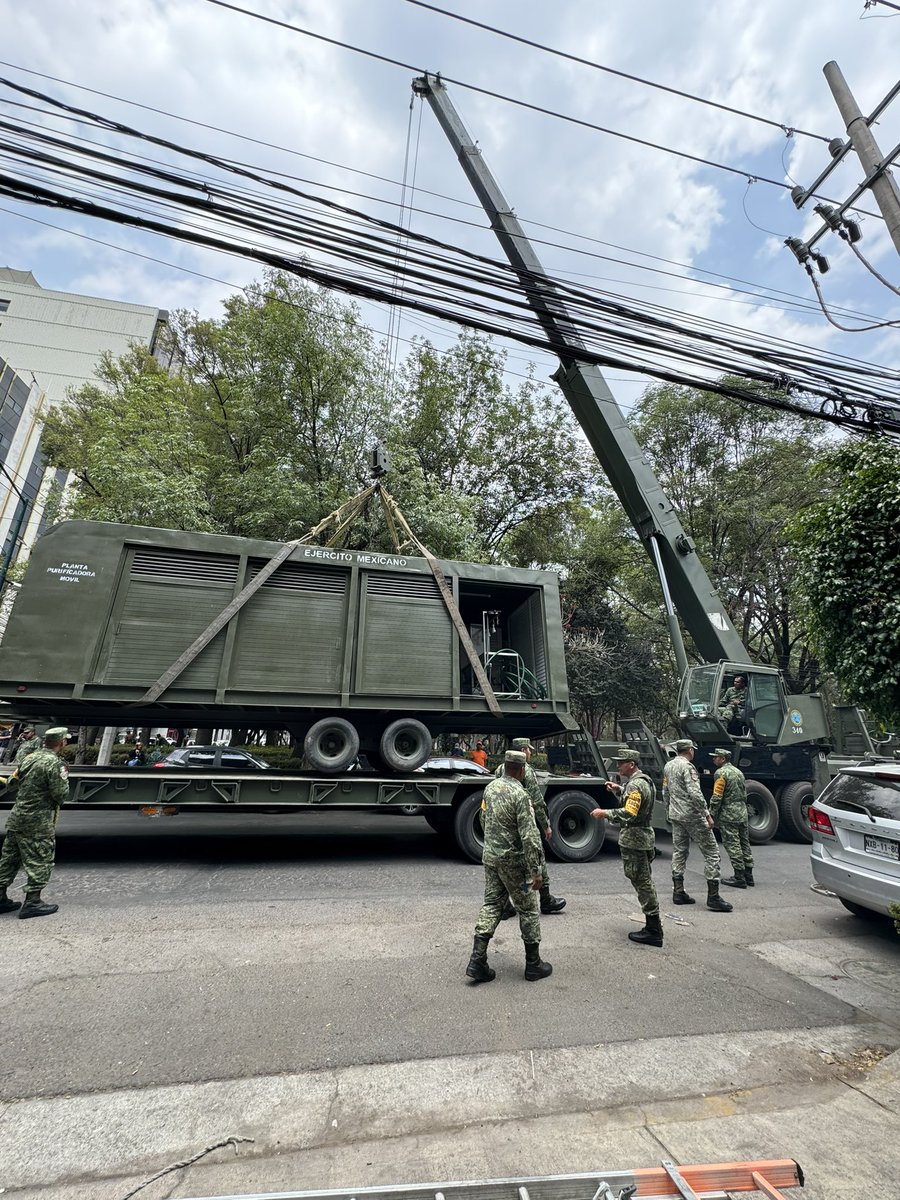 Pasamos del “No pasa nada” a tener una planta potabilizadora del ejército en las calles de la Col Tlacoquemécatl 😕