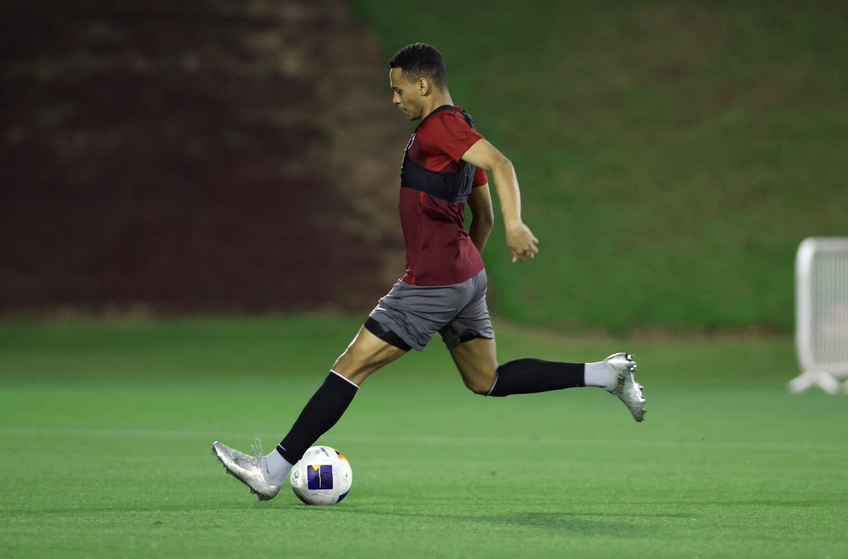 In the presence of H.E Mr. Jasim bin Rashid Al Buainain, President of QFA. Our U-23 national team returns to training in preparation for the U-23 AFC Championship 🇶🇦💪. #AlAnnabi #RoadToParis