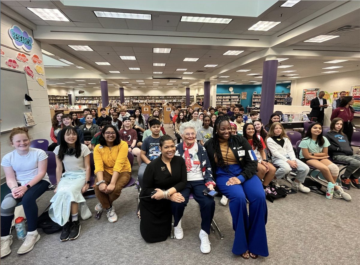 Today at Gunston, we had the honor of welcoming Ms. Mae Krier, former employee of @Boeing and iconic Rosie the Riveter. She was awarded the Congressional Gold Medal @WhiteHouse yesterday.