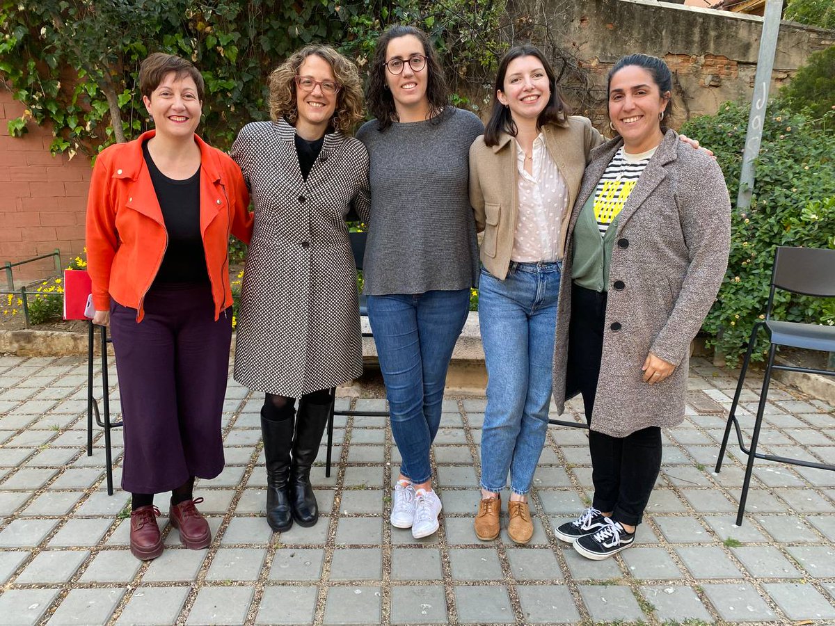 Aquesta tarda hem parlat sobre polítiques de salut amb perspectiva de gènere, amb professionals de #LHospitalet i la consellera <a href="/taniaverge/">Tània Verge Mestre</a>. 

Un espai molt necessari per poder parlar d'allò que importa, i posar al centre les cures i els nostres drets sexuals i reproductius ✊♀️