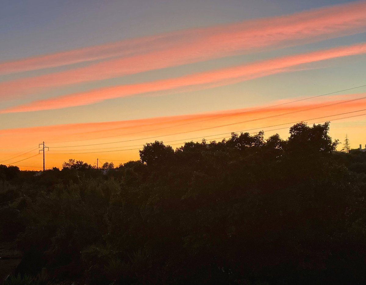 Tonight’s striped East #algarve #sunset #Portugal 🇵🇹 #Portuguesa #sunsets #sunsetphotography 🌅