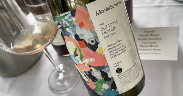 <a href="/grapelive/">Kerry Winslow</a> Wine of the Day: 2022 Martha Stoumen, Out of the Meadow, White Wine, Suisun Valley, California. <a href="/marthastoumen/">Martha Stoumen</a> 92 Points "A uniquely Californian blend of Chenin Blanc, Vermentino, Trousseau Gris, Green Hungarian and Chasselas Doré..."  Read on:
grapelive.com/grapelive-wine…