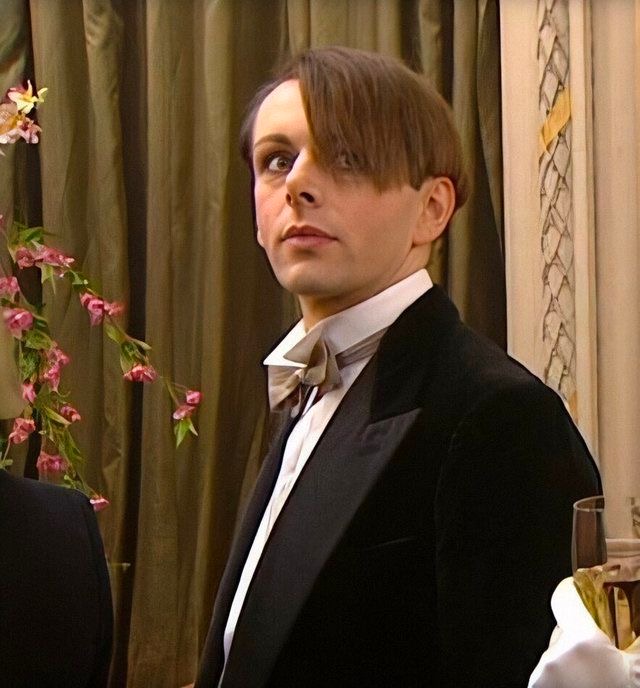 bushybritches's tweet image. Flat hair Miles is a different kind of sassy!