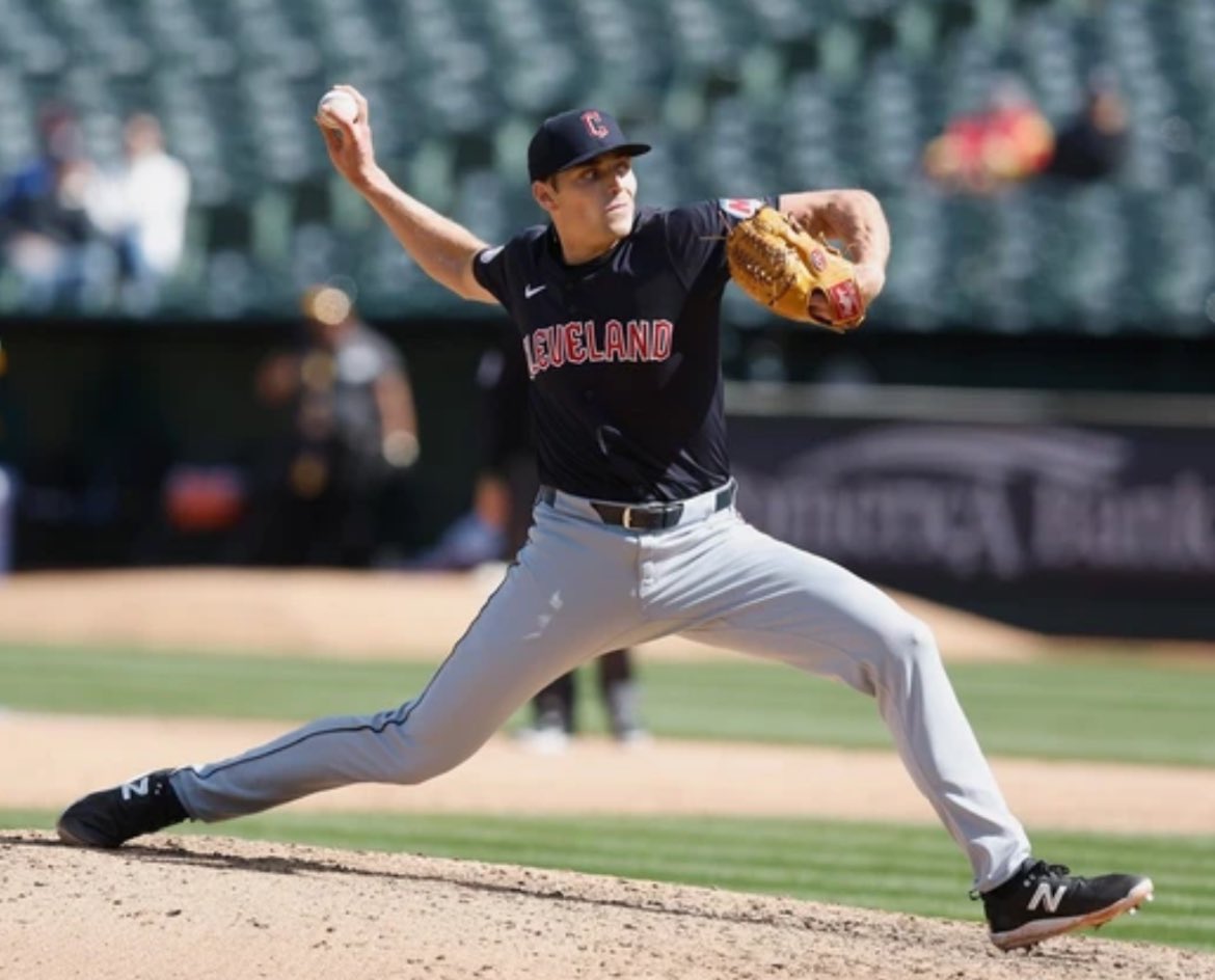 With Cade Smith pushing his scoreless-streak to 7.2 IP, I did some research into the longest scoreless streak to start a career Turns out Smith is nowhere close to Brad Ziegler’s -39 IP, set with the @Athletics in 2008 But who holds the Canadian🇨🇦record? Let’s go for a ride 🧵