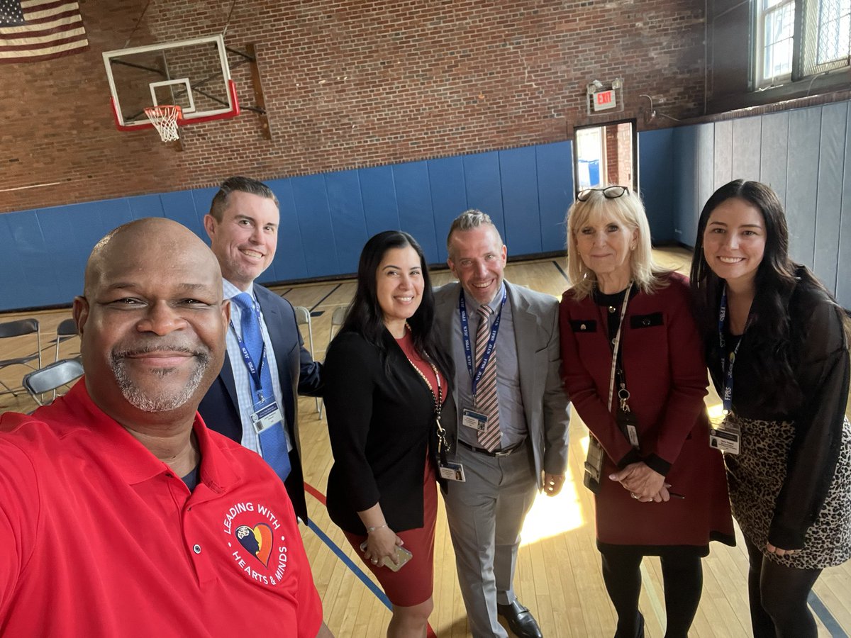 PaulForbesNYC's tweet image. Special thanks to Superintendent Ruiz, Assistant Superintendent Rufa, Assistant Superintendent Macias, and Director Patwell for coordinating and executing a special day.

Appreciate you 🙏🏽 #TheWorkBehindTheWork