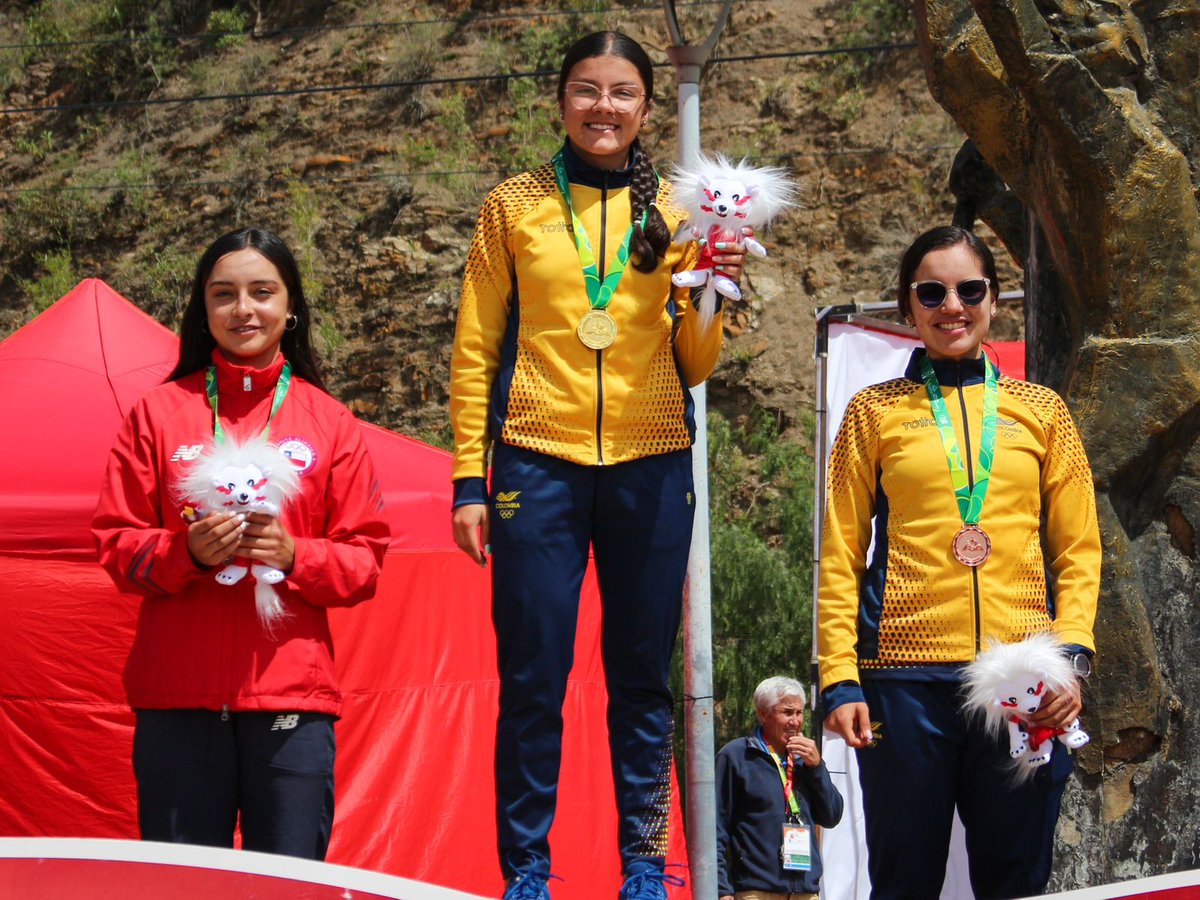 #ColombiaEnSucre2024🇨🇴🇧🇴🚴‍♀️
#Sucre2024🇧🇴🚴‍♀️

Juegos Bolivarianos de la Juventud 2024, Ciclismo de Ruta, Mujeres Junior, Sucre/Sucre (40 km) 

🥇🇨🇴 Luciana Osorio 1:17:15 (Colombia)

🥈🇨🇱 Marlen Rojas (Chile) mt

🥉🇨🇴 Manuela Cantor mt (Colombia)

📸 @OlimpicoCol