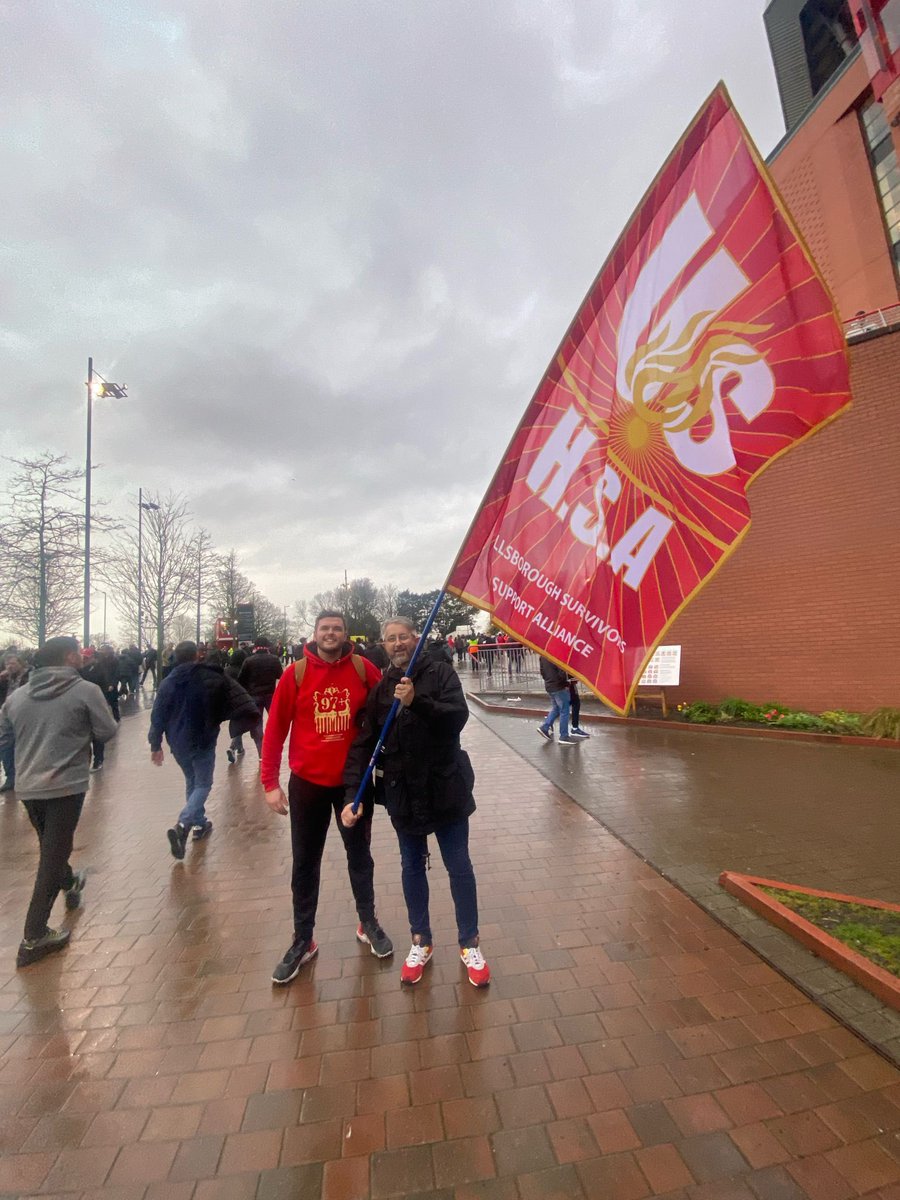 Great to meet Jay with the @HillsboroughSu1 #matchflag ahead of flyering at tonight’s #EuropaLeague match #lfcvsatalanta All our flyers have now gone! Thank you very much for your support. See those attending 97+ at @LpoolOlympia tomorrow! liverpoololympia.co.uk/events/97/ #YNWA #JFT97