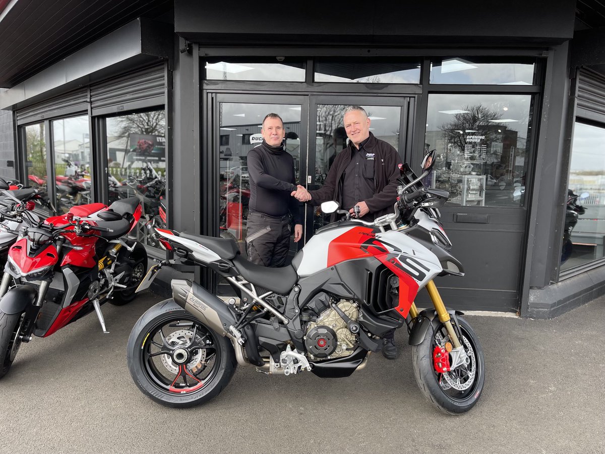 New bike day, 170 miles home and the run in service already booked for April 23rd. Really well looked after as always by all of the team at ⁦@DucatiGlasgow⁩ thank you guys 😊✊