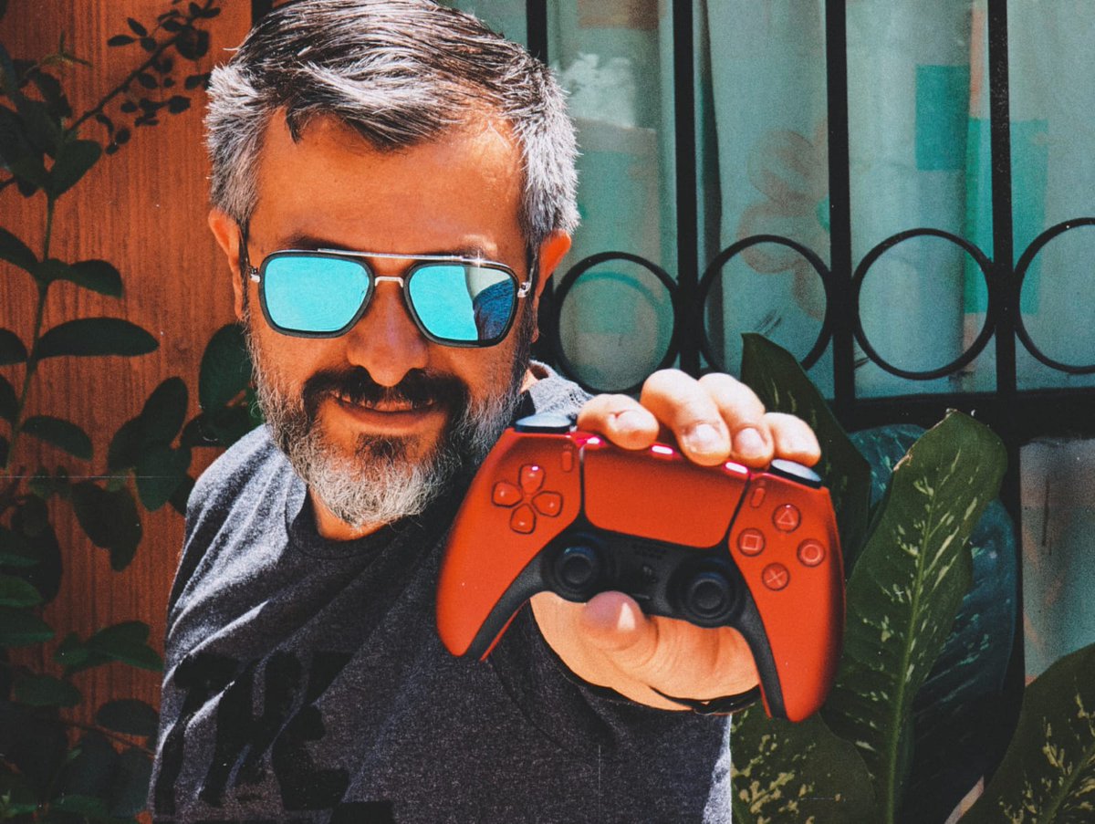 JulioVelez's tweet photo. MUY contento con mi hermoso control DualSense color Volcanic Red, de la colección #DeepEarthCollection. ¡Listo para todavía más horas de diversión en #PlayStation 5! https://t.co/eH47TUsnGd