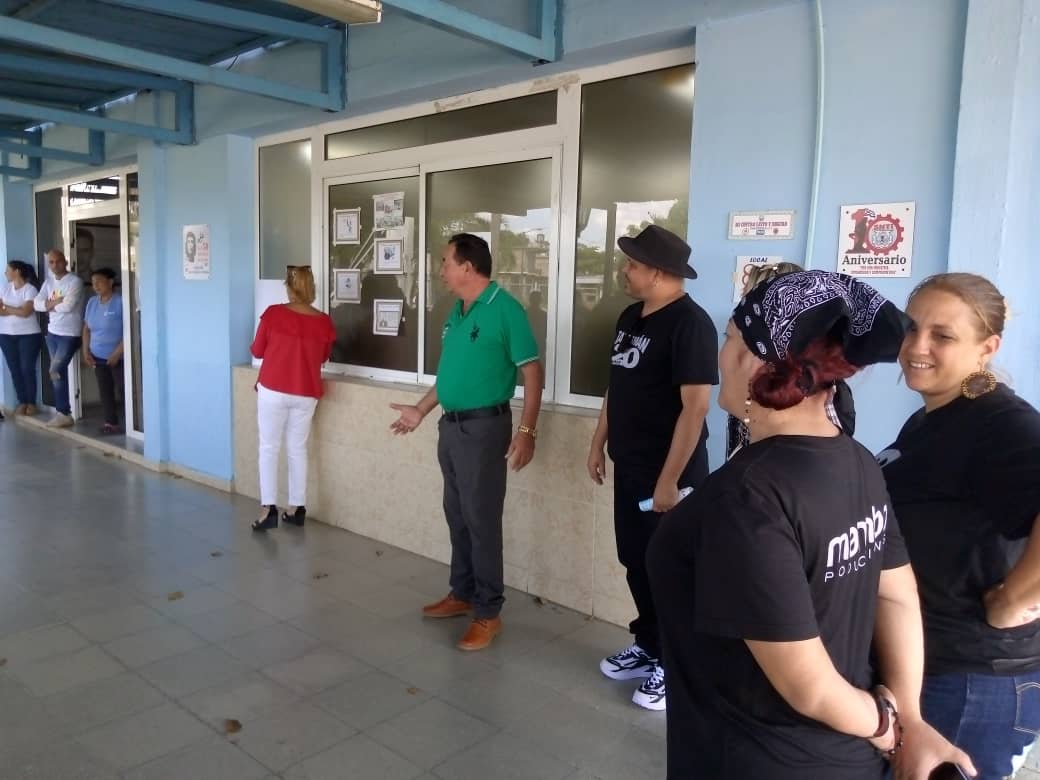 Emotivo intercambio de Arnaldo y su Talismán con los trabajadores de CEPIL, que agradecieron las actividades realizadas en el marco del Festival Piña Colada #LatirPorUn26DeVictorias #IndustriasCuba #Industrialigera #CepilVaPorMas