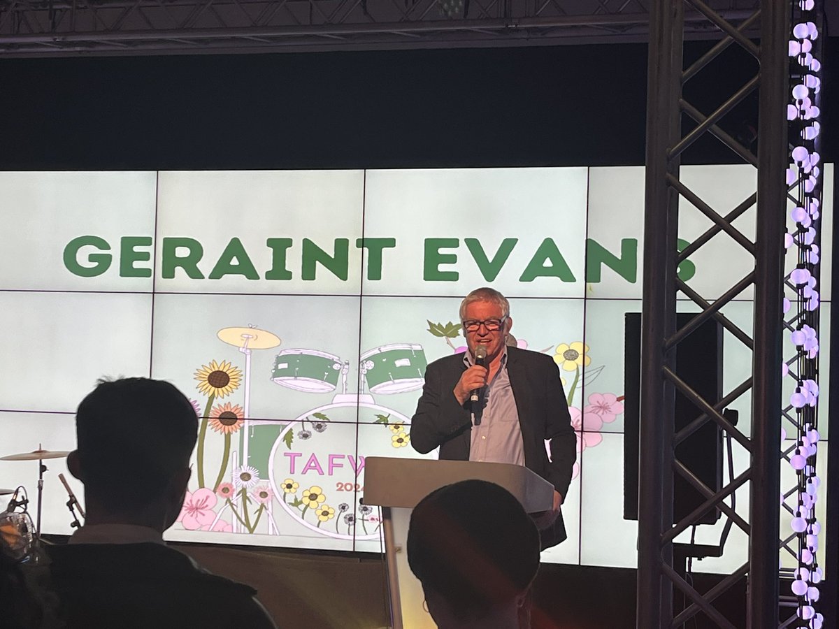 Adlais @ CAVC (@adlais_cavc) on Twitter photo Pleser bod yn lansiad #Tafwyl heno ac yn fraint i gefnogi’r ŵyl fel prif noddwr. Diolch <a href="/GeraintEvans3/">Geraint Evans</a> am gyflwyno ar ran <a href="/CAVC/">Cardiff and Vale College | Coleg Caerdydd a’r Fro</a> Pleasure to attend the launch of Tafwyl24 this evening as main sponsors of the festival. Thank you Geraint for presenting. Pleser bod yn lansiad #Tafwyl heno ac yn fraint i gefnogi’r ŵyl fel prif noddwr. Diolch <a href="/GeraintEvans3/">Geraint Evans</a> am gyflwyno ar ran <a href="/CAVC/">Cardiff and Vale College | Coleg Caerdydd a’r Fro</a> Pleasure to attend the launch of Tafwyl24 this evening as main sponsors of the festival. Thank you Geraint for presenting.