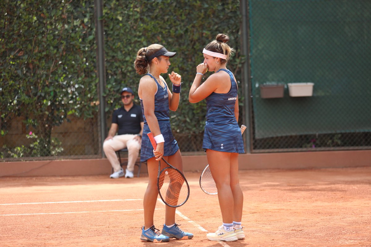 Julieta Estable🇦🇷 y Luisina Giovannini🇦🇷 cerraron 3-0 la serie sobre Venezuela🇻🇪, tras derrotar 3-6, 6-1 y 10-4 a Sabrina Balderrama🇻🇪-Fabiana Gamboa🇻🇪. Fue el debut de Giovannini en el equipo argentino de la BJK Cup, a sus 17 años