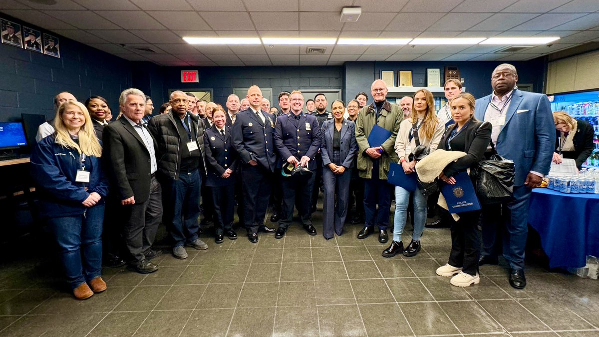 Commissioner for an evening is a wonderful opportunity for everyday NY’ers to get first hand knowledge of what your officers experience on everyday basis keeping our city safe. Special thanks to the @nycpolicefdtn for taking part tonight!
