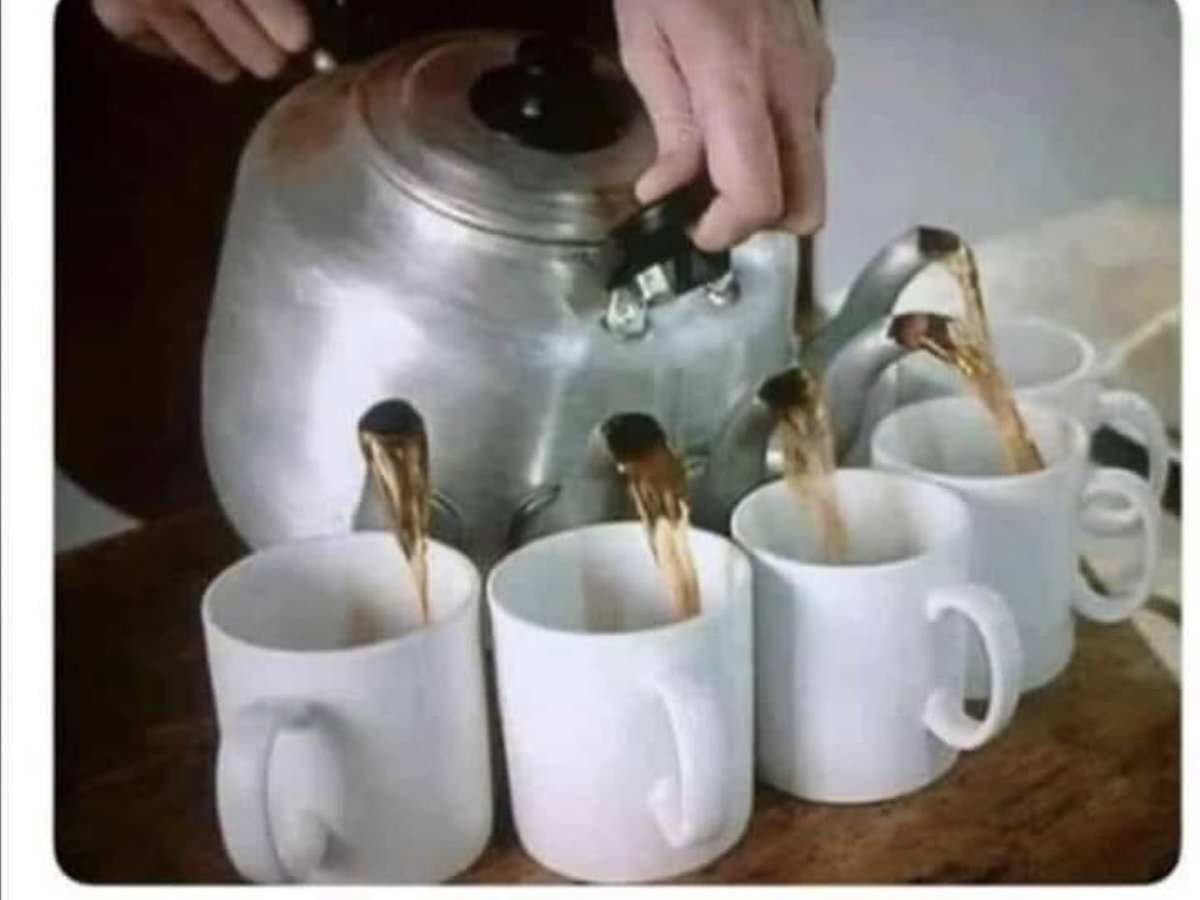 Bhebhellsa's tweet photo. Zimbabwean men pouring their love 🙌🙌💔 https://t.co/BjNuAN1vBo