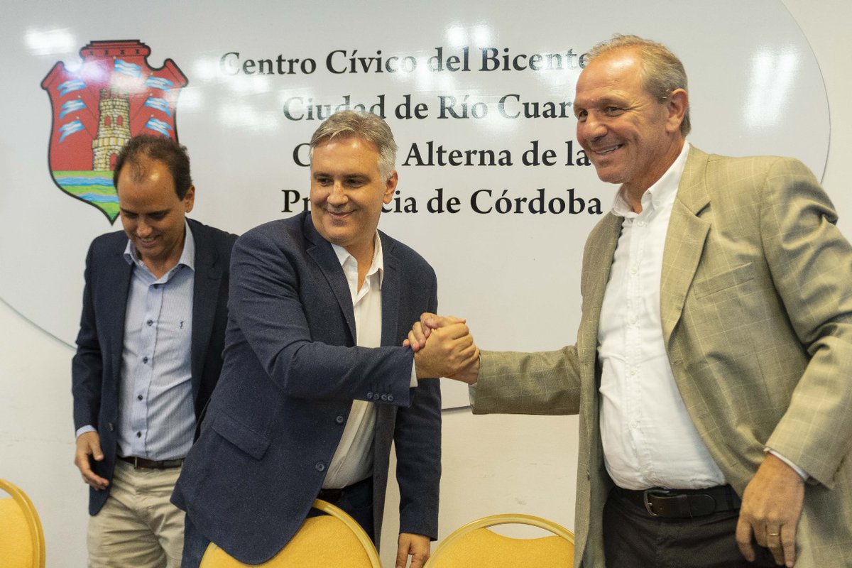 👉Firmamos un convenio con @MartinLlaryora y @jmllamosas que aporta 785 millones de pesos para mejoras edilicias en 8 colegios de nuestra ciudad🤝 #SigamosCambiando
#DeRivasIntendete