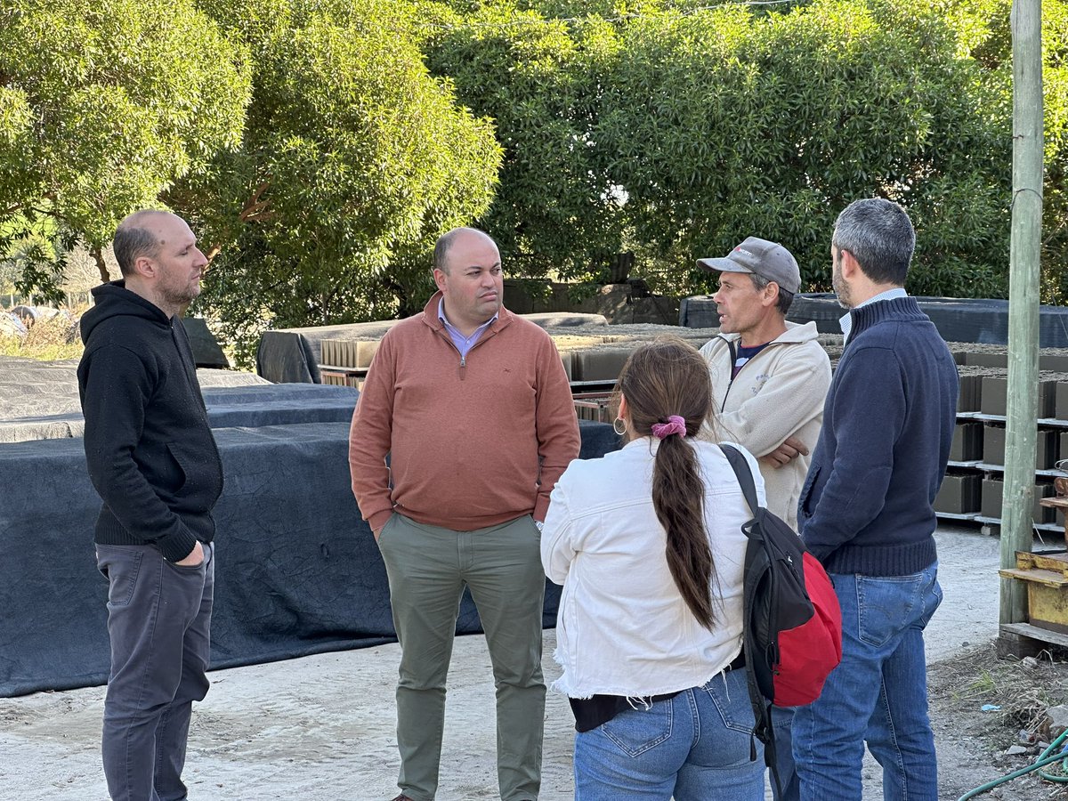 🚗 En nuestra recorrida por Tarariras visitamos a Marcelo en su modesto negocio de bloques de hormigón.