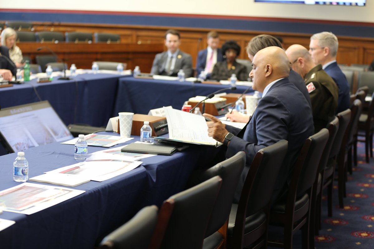 Yesterday, T&I Members received a briefing from @USDOT, @USCG, and @USACEHQ about the collapse of the Francis Scott Key Bridge in Baltimore and the ongoing recovery efforts.