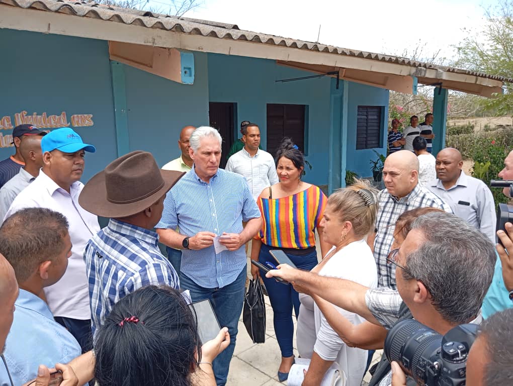 En nuestro recorrido por #Jiguaní llegamos hasta una de las 7 vaquerías de la UBPC 'Luis Antonio Leal'. Sobre lo necesario para que puedan cumplir con su objeto fundamental y el positivo impacto de la diversificación de producciones conversamos allí con #GenteQueSuma.