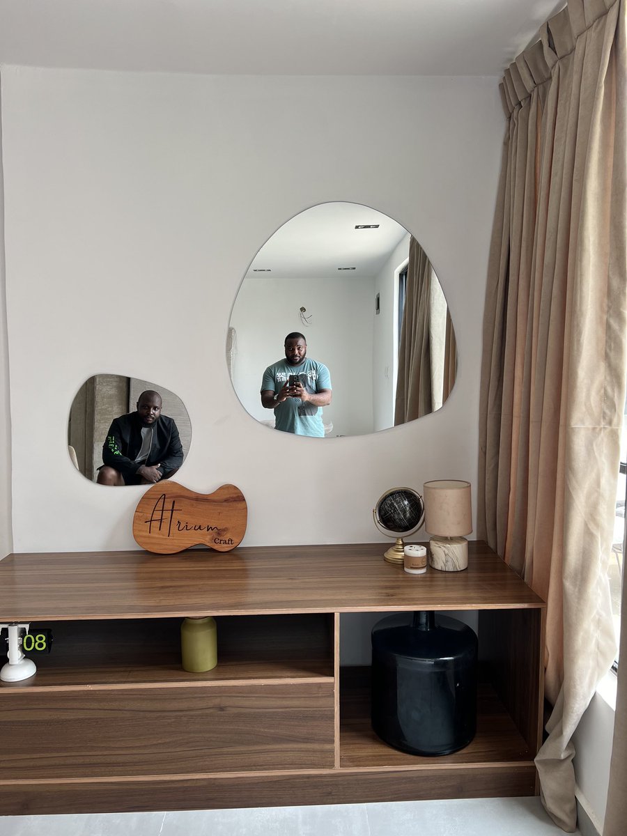 The Ai Mirrors 
2 in 1 
Price 39,999.99
Dimensions Diameter 32 and 16

#AtriumCraft #InteriorDesign #Nigeria