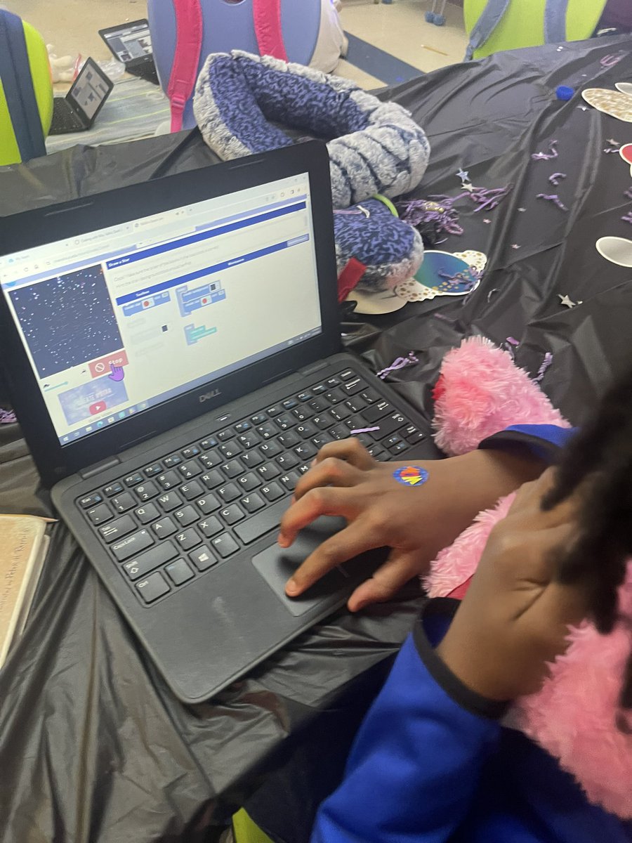 BethanyITC's tweet image. 🚀👽👾🛸Out of this World 🌎 coding day in Ms. Bennett's and Ms. Dant's 3rd grade class today @SpringdaleMacon! 🌌👽🛸🖥️ #CodingFun #3rdGradeTech
