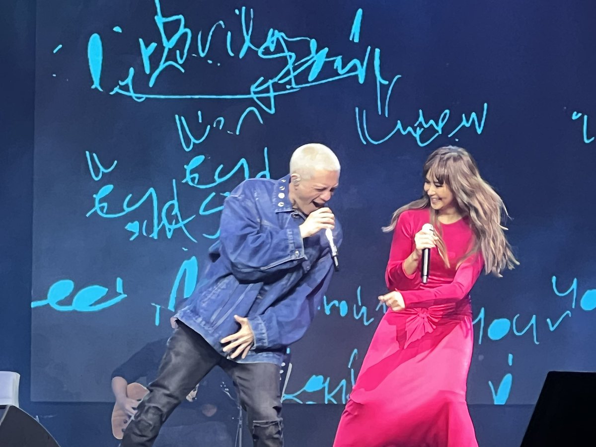 ChowmingW's tweet photo. So much Energy at the fantastic Sarah G and Bamboo concert this evening at QNCC. Filipino kabayans and fans were singing and dancing away. Finally met Sarah in person after following her on YouTube. 🤩 Now I gotta follow the amazing Bamboo Manalac too! https://t.co/4zFHVFRmlw