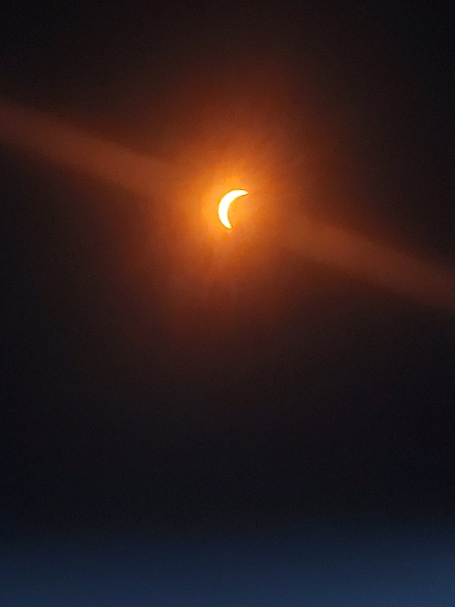 BasKarbhavi_'s tweet photo. 1) Bloomington, Indiana (total eclipse)
2) Louisville, Kentucky (partial eclipse)

Fascinating how nature works and scary how we don't have answers for all the things happening in our environment...but also kinda fun... https://t.co/clGHCJgDOq