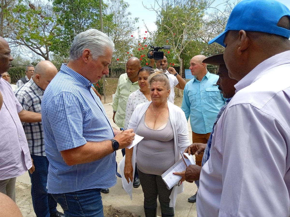 A pesar de la intensa sequía que afecta al territorio granmense en la Unidad Básica de Producción Cooperativa 'Luis Antonio Leal', de #Jiguaní, #ProvinciaGranma, se cumple con la entrega de leche y carne a la industria y el crecimiento de la masa ganadera. ✍️📸Jorge. L Ríos Frías