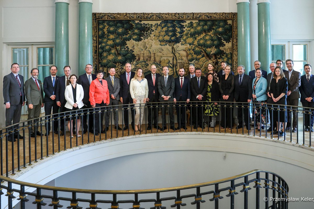 Spotkanie szefów misji krajów członkowskich Unii Europejskiej 🇪🇺 z ministrem @MieszkoPawlak 🇵🇱 w belgijskiej rezydencji 🇧🇪 @BelgiumInWarsaw 📷 Przemyslaw Keler | KPRP @BPM_KPRP