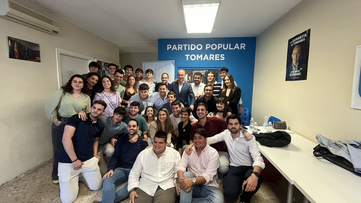 Enhorabuena a <a href="/fberthelotrodri/">Fernando Berthelot Rodriguez</a> nuevo presidente de <a href="/nnggtomares/">NNGG Tomares</a> por su nombramiento. Gracias por haberme hecho partícipe de este gran momento. Suerte en tu nuevo caminar.