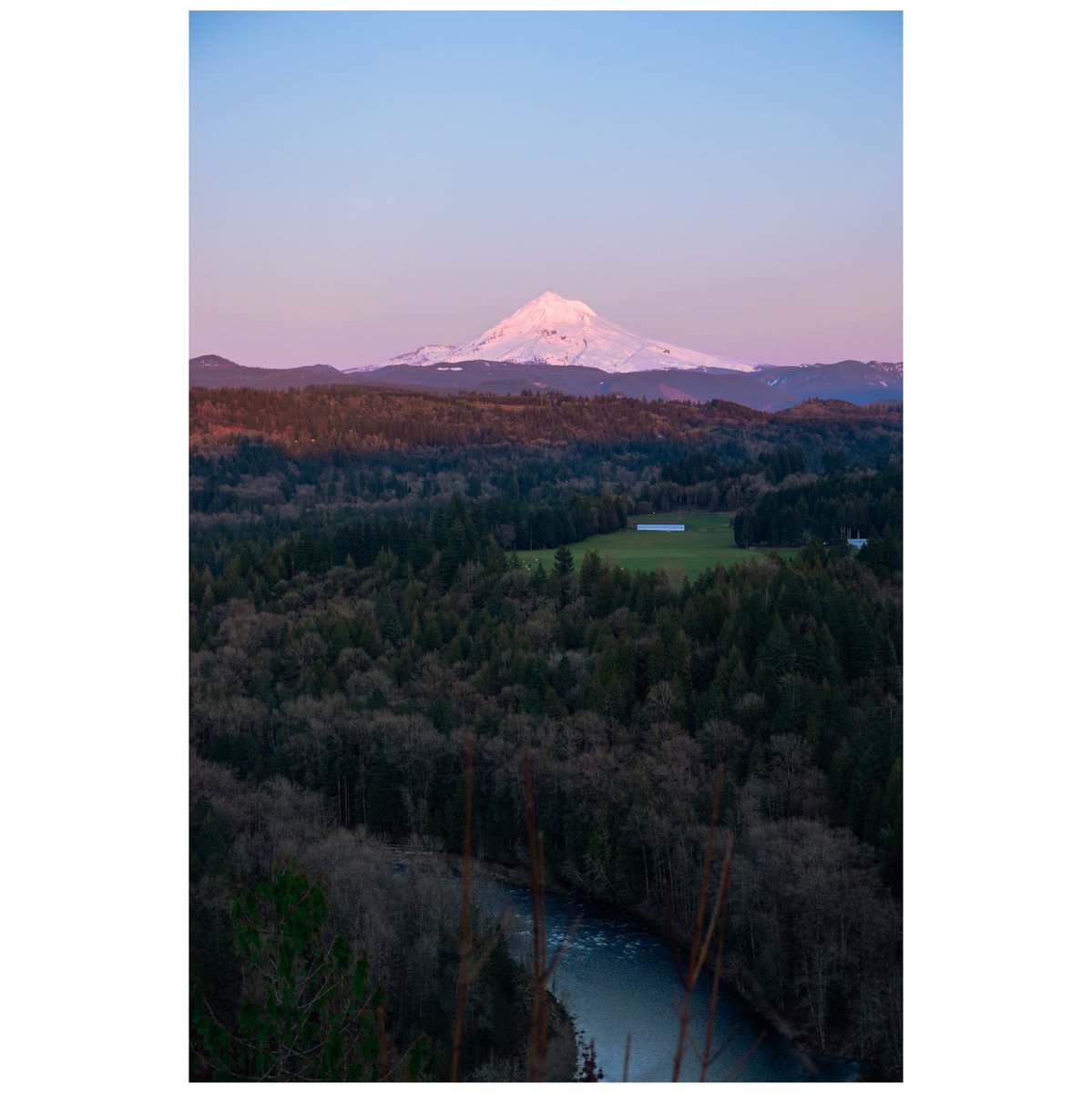 Ocampster's tweet photo. You have to learn to appreciate the natural beauty that surrounds you, Take it all in, everything it has to offer. https://t.co/vOp6HMO9kA
