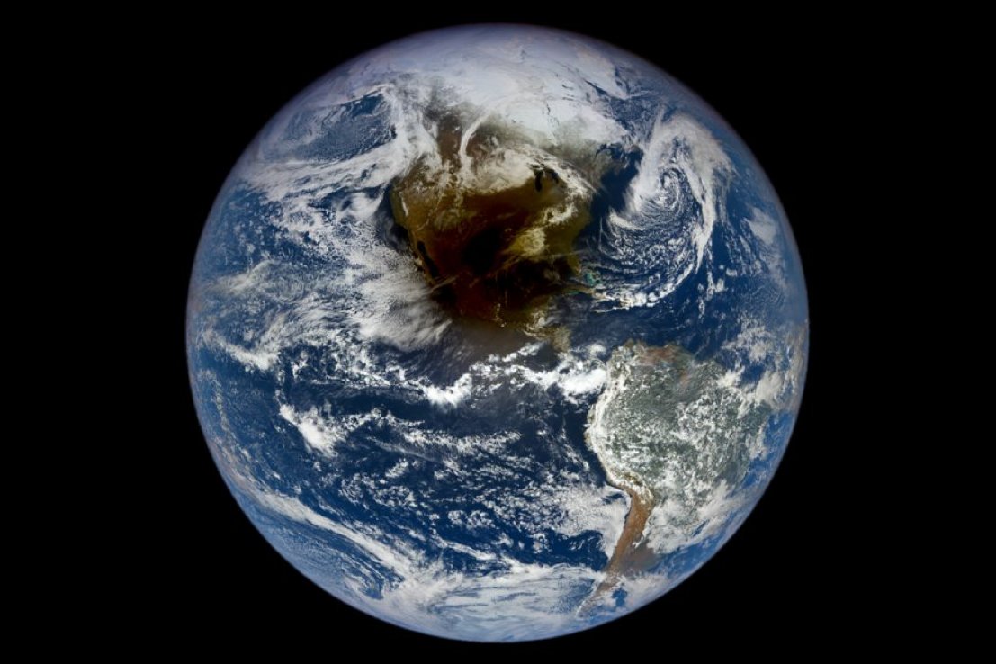 🌑📸 La NASA publie une image de la Terre lors du passage de l’éclipse solaire totale en Amérique du Nord.