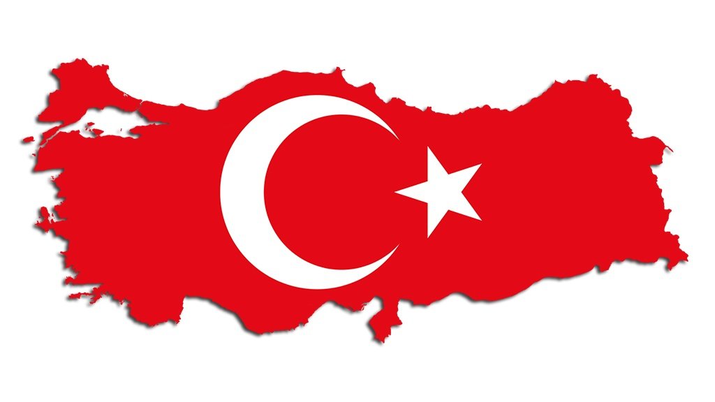 Distastemoment's tweet photo. Ulusların en büyüğü ama:

🟥 Et enflasyonu, AB ortalamasını 30'a katlıyor

🟥 Ev almak için çektiğiniz 2 milyon TL'lik krediyi 10 milyon TL olarak geri ödüyorsunuz

🟥 Sokaklarında Hindistan kültüründen esintiler var

🟥 Paranız olsa bile aldığınız hiçbir ürünün eski kalitesi yok

🟥 Kolluk kuvvetleri ve yargı mercileri suçluları değil, masumları korkutuyor

🟥 On binlerce bebek ve çocuk gelişim için zaruri olan asgari besin miktarını alamıyor

🟥 Evlenmek, çocuk yapmak, araba alabilmek vb. şeyler artık büyük bir kesim için hayal

🟥 Sınır güvenliği ve diplomasisi, batısından çıkışı kapatmış, doğusundan girişi yol geçen hanı yapmış

🟥 Milyonlarca insan olası büyük bir depremde kağıt helva gibi ezilecek, şans eseri yaşarsa donmayı veya açlık / susuzluk yüzünden ölmeyi bekleyecek

🟥 Vatandaşlarının koca bir bölümü hayatında hiç konsere, festivale gitmeden, spor müsabakası izlemeden, denize girmeden, müze ve turistik yerleri gezmeden ölecek

🟥 Dışarıda dolaşırken başıboş köpekler, torbacılar, magandalar, serseriler, terör örgütleri veya mafya tarafından öldürülmüyorsanız, bu istatistik biliminin bir lütfudur, sıra henüz size gelmemiştir

- @Distastemoment
