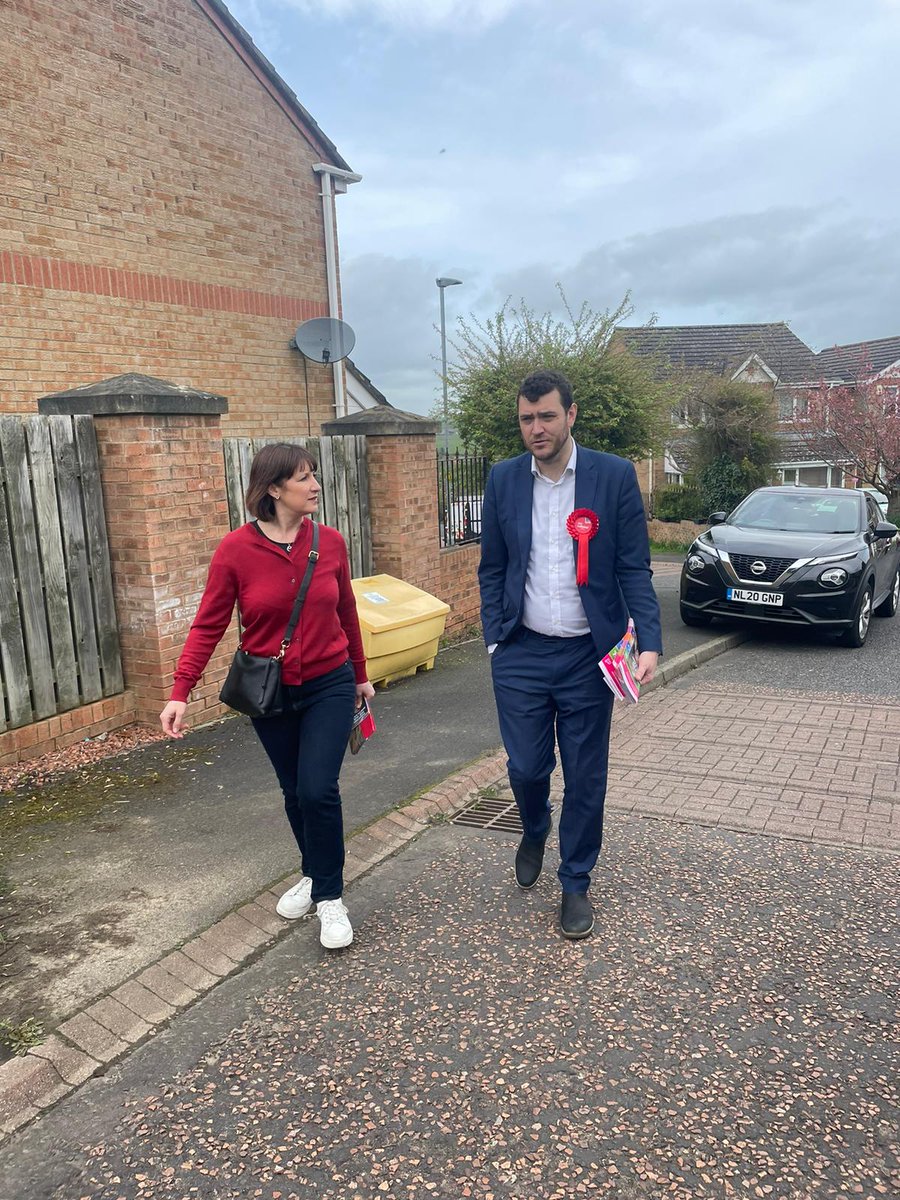 Great to welcome @RachelReevesMP to Prudhoe today.

I was delighted to speak to Rachel about the challenges & opportunities facing Prudhoe & the Tyne Valley.

This constituency has been taken for granted by the Conservatives. It’s time for change.