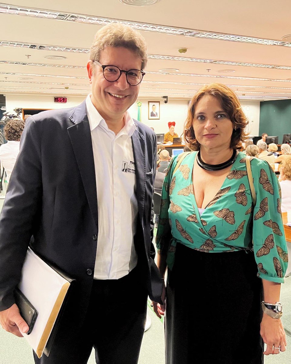 Eu e o deputado estadual @renatoroseno estamos em Brasília para cumprir uma agenda de grande importância articulando e conversando com parlamentares e membros do governo. A agenda inclui: - Reunião para acompanhar o cumprimento das políticas sobre os Órfãos do Feminicídio; +