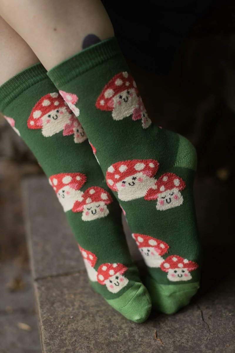 Mellow mushy cuties!

sockdreams.com/products/mello…
#cottagecore #cutesocks #socks