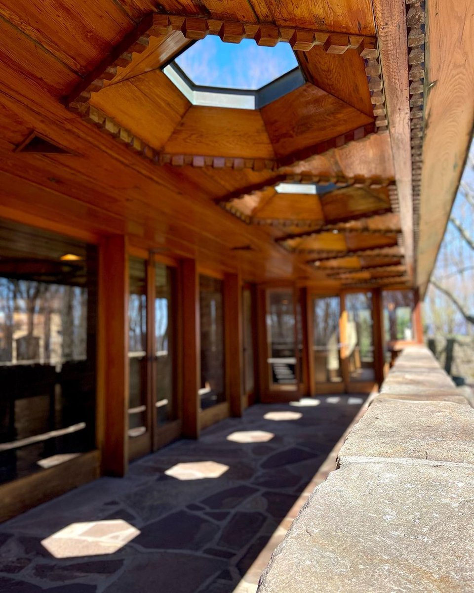 Have you ever been to @kentuckknob in Pennsylvania's Laurel Highlands? The intricate cypress millwork is gorgeous!

Photo by @saras_snapshots

#franklloydwright #architecture #usonian #wrightsites #cypress #SouthernCypress #RealAmericanHardwood #woodwork #architecture #design